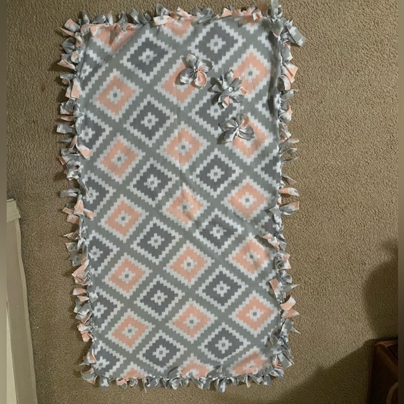 Girls New Handmade Fleece Baby Tie Blanket - Picture 5 of 9